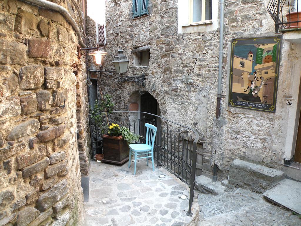 Muntaecara Hotel Diffuso Apricale Bagian luar foto